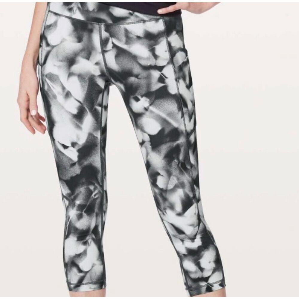 Lululemon Speed Up Crop 21" Blush Blossom Alpine White Black Women's 8